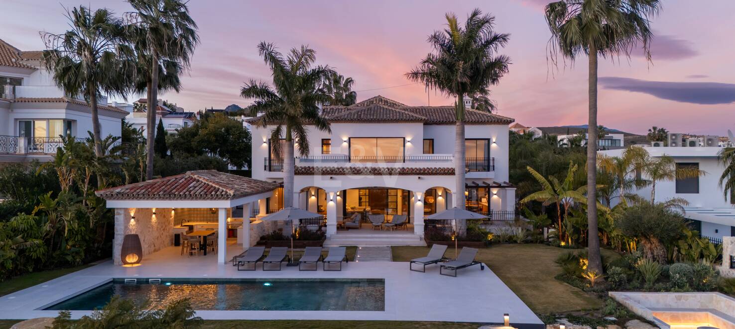 Atemberaubende andalusische Villa mit spektakulärem Meerblick in exklusiver Wohnanlage