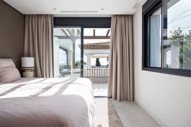 Impresionante villa andaluza con espectaculares vistas al mar en exclusiva comunidad cerrada