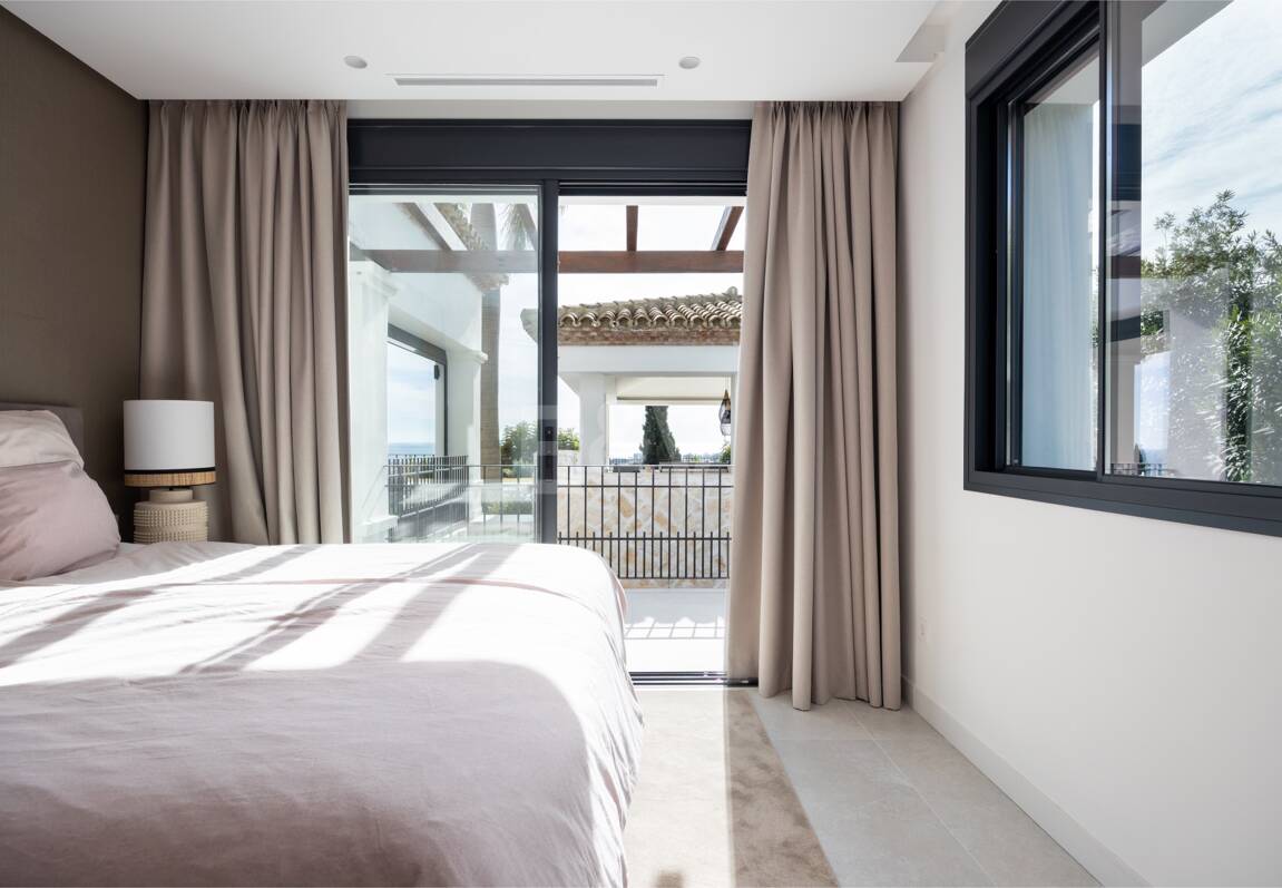 Impresionante villa andaluza con espectaculares vistas al mar en exclusiva comunidad cerrada