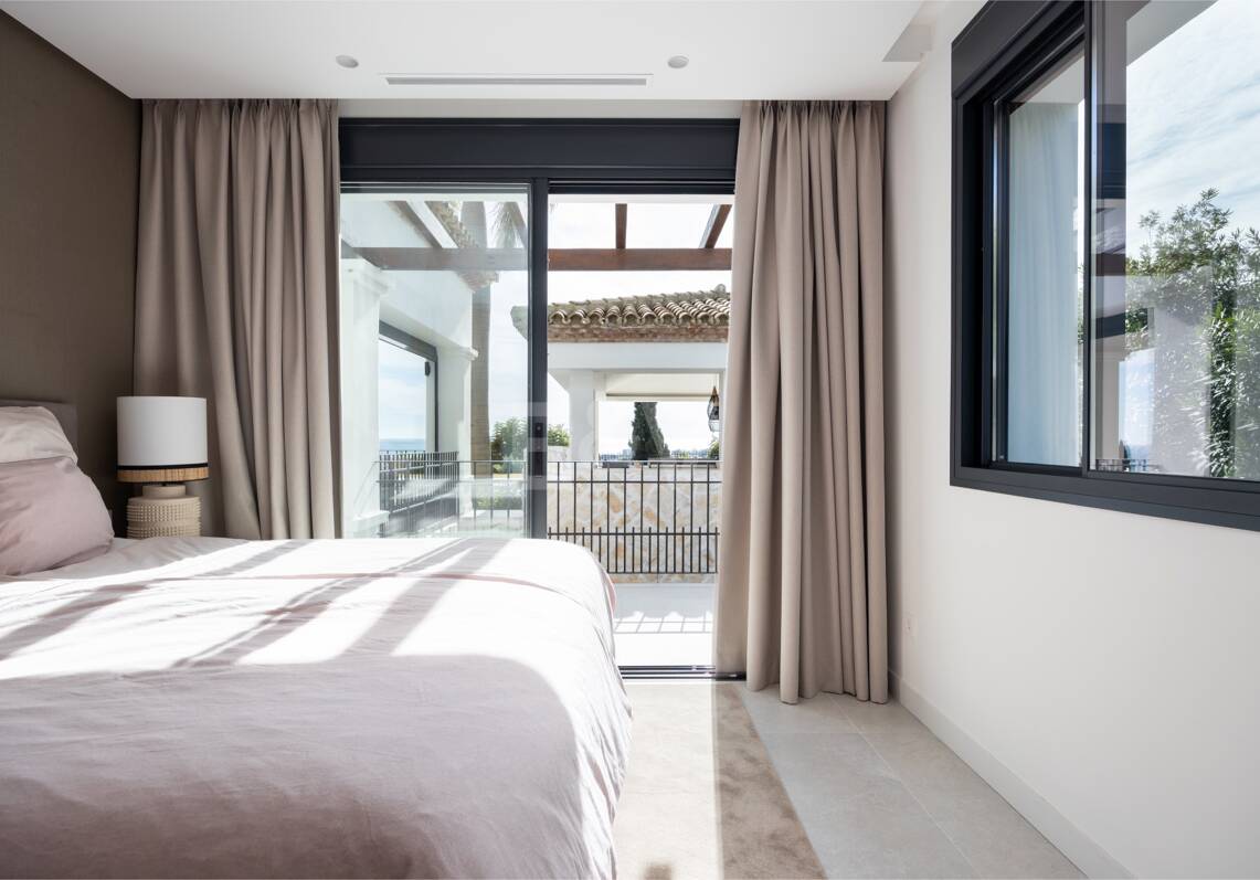 Impresionante villa andaluza con espectaculares vistas al mar en exclusiva comunidad cerrada