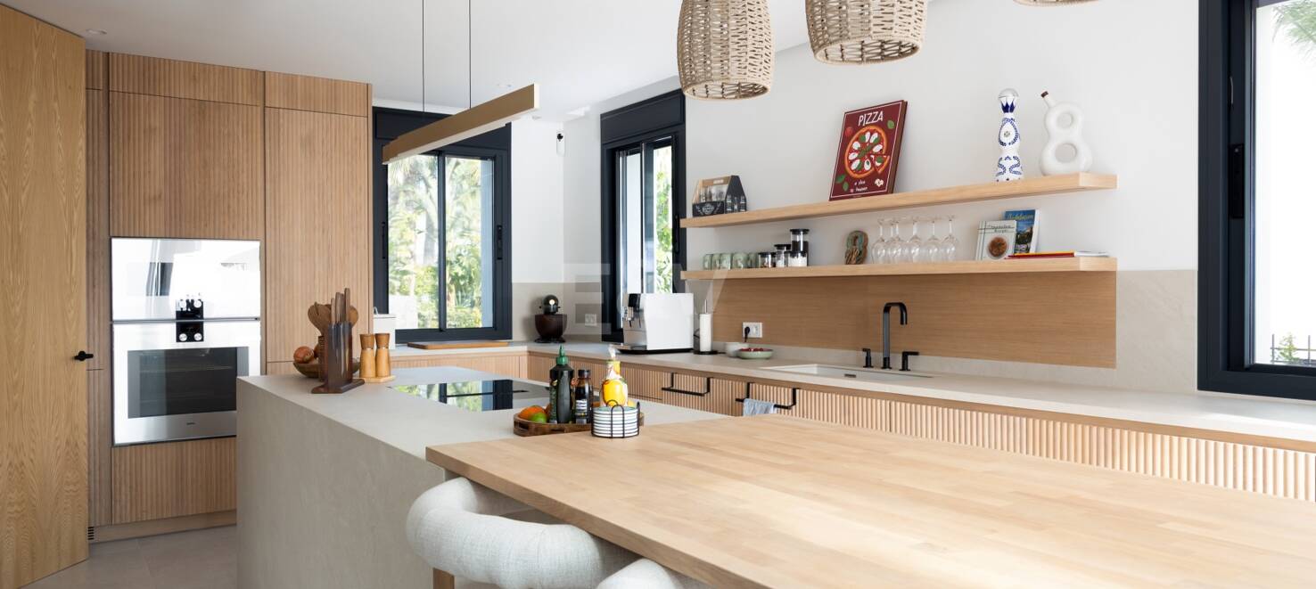 Stunning Andalusian Villa with Spectacular Sea Views in Exclusive Gated Community