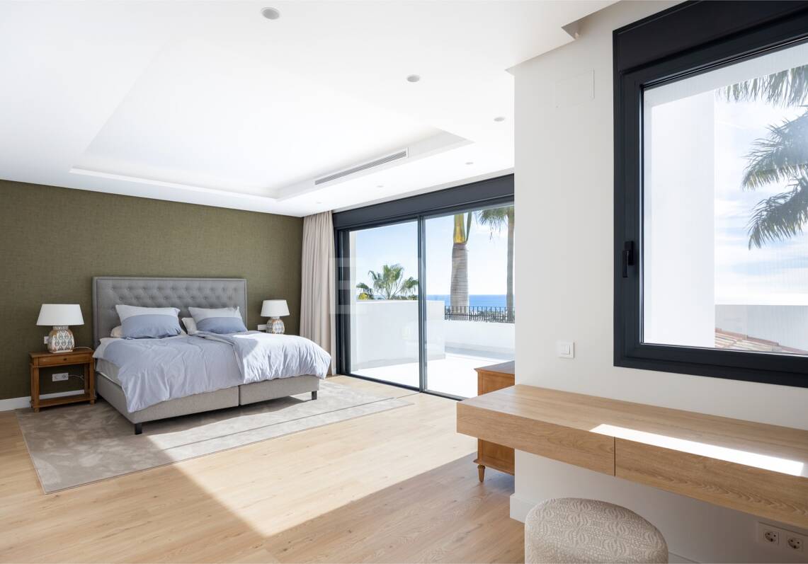 Impresionante villa andaluza con espectaculares vistas al mar en exclusiva comunidad cerrada