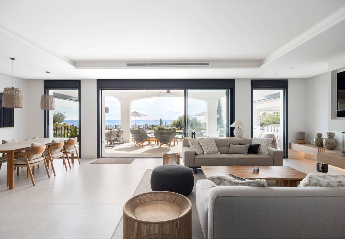 Impresionante villa andaluza con espectaculares vistas al mar en exclusiva comunidad cerrada