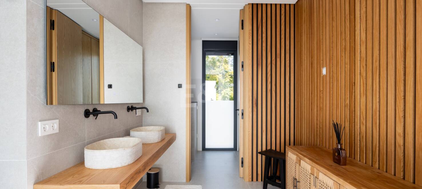 Stunning Andalusian Villa with Spectacular Sea Views in Exclusive Gated Community