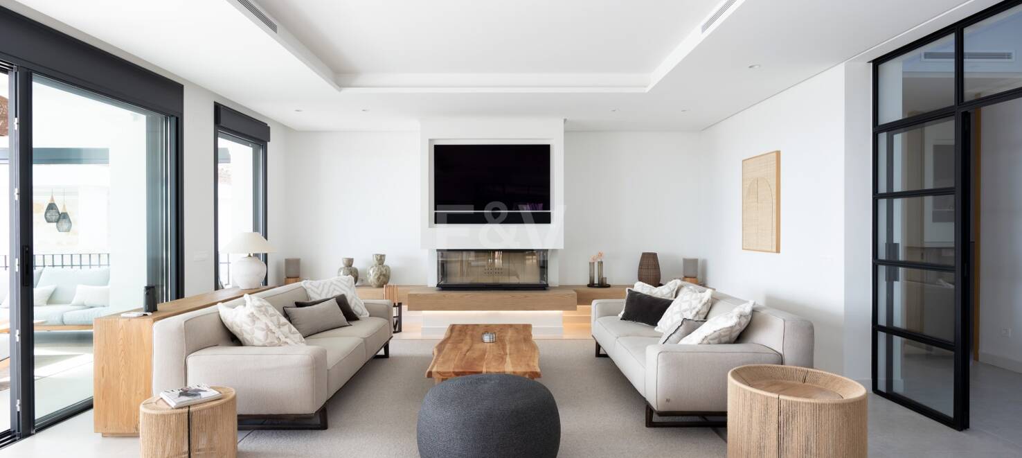 Stunning Andalusian Villa with Spectacular Sea Views in Exclusive Gated Community