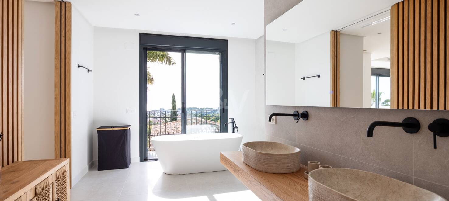 Stunning Andalusian Villa with Spectacular Sea Views in Exclusive Gated Community