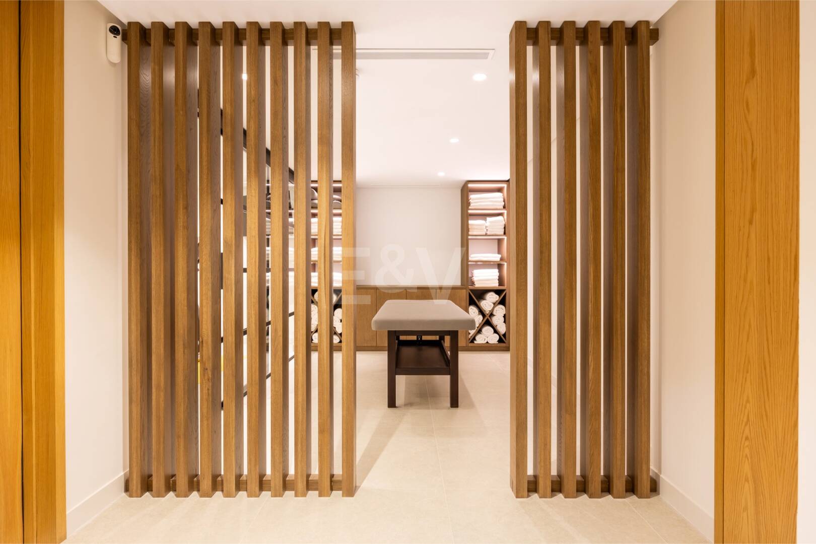 Impresionante villa andaluza con espectaculares vistas al mar en exclusiva comunidad cerrada