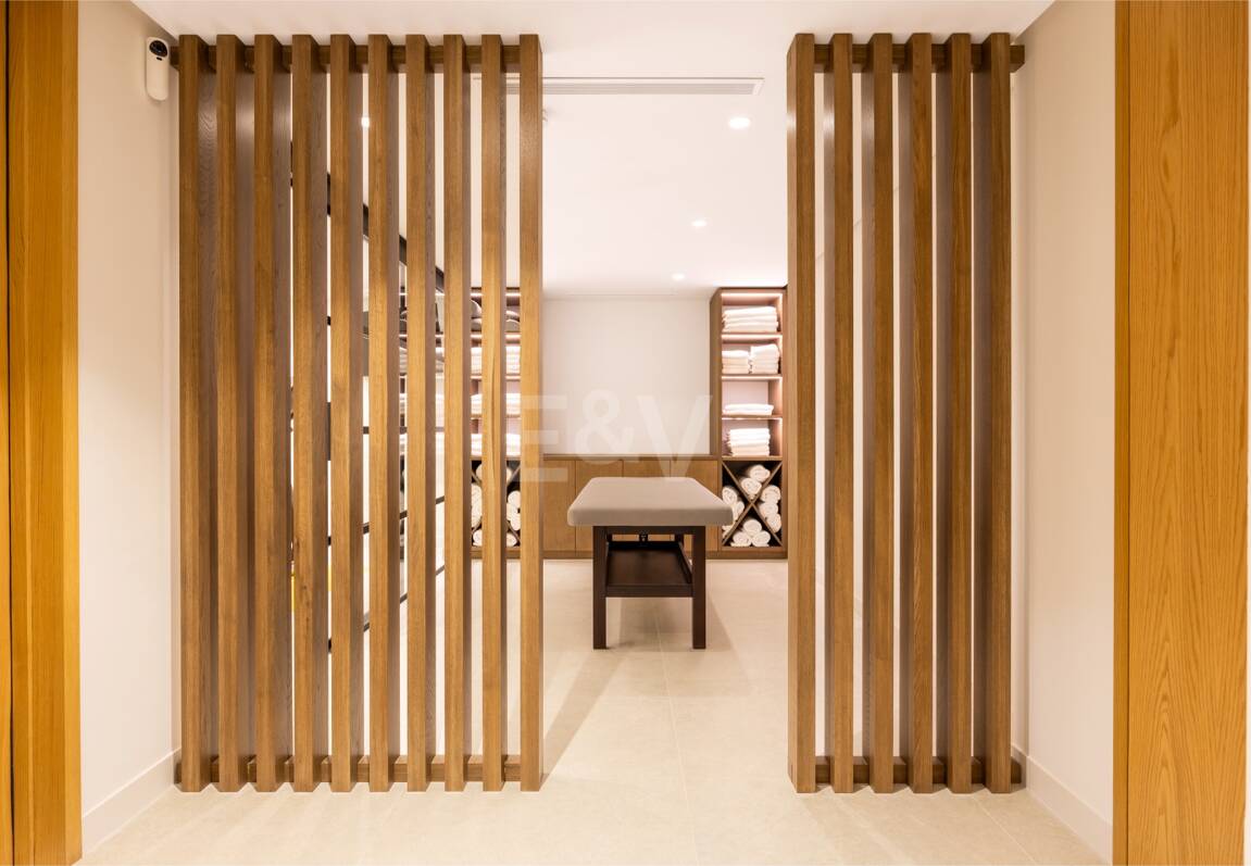 Impresionante villa andaluza con espectaculares vistas al mar en exclusiva comunidad cerrada