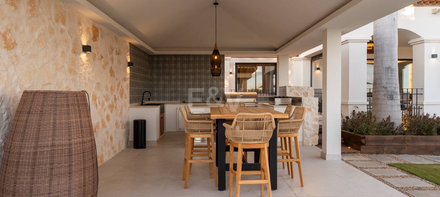 Stunning Andalusian Villa with Spectacular Sea Views in Exclusive Gated Community