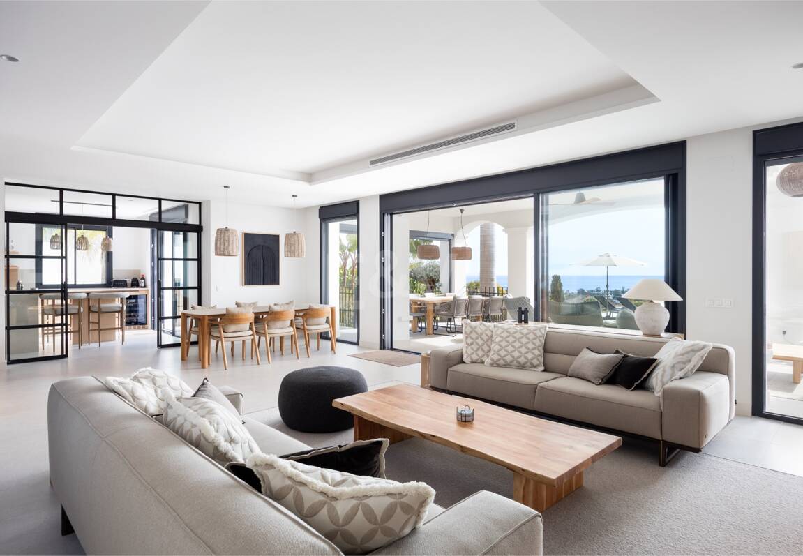 Impresionante villa andaluza con espectaculares vistas al mar en exclusiva comunidad cerrada
