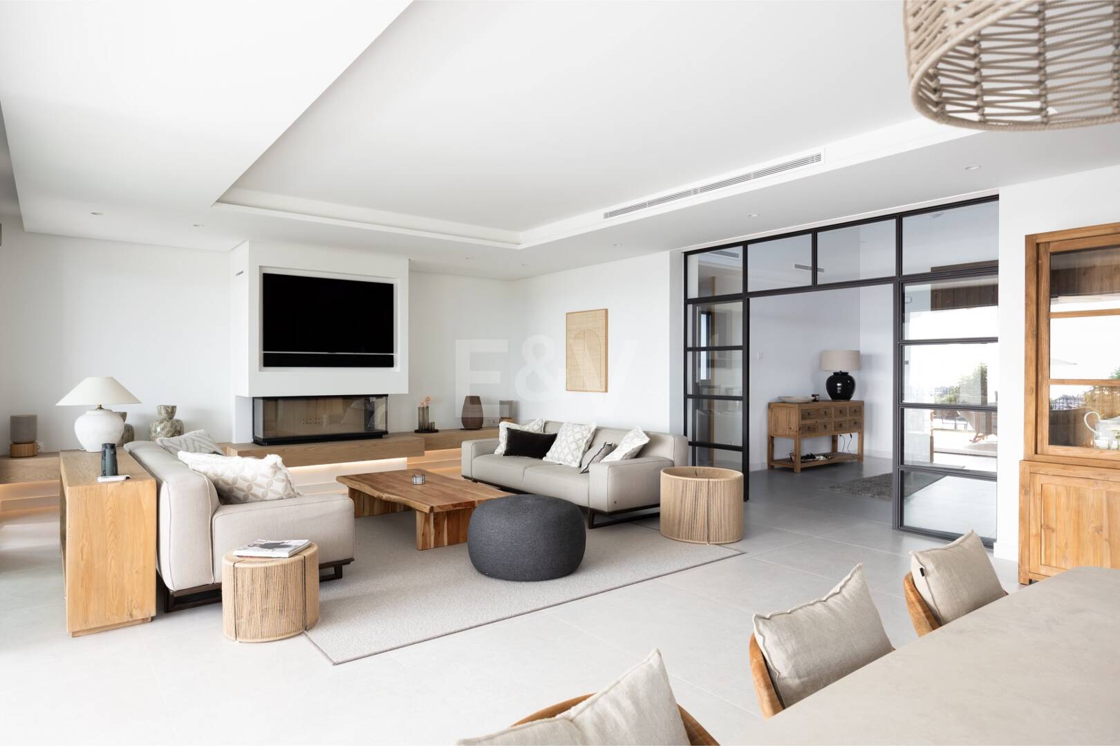 Impresionante villa andaluza con espectaculares vistas al mar en exclusiva comunidad cerrada