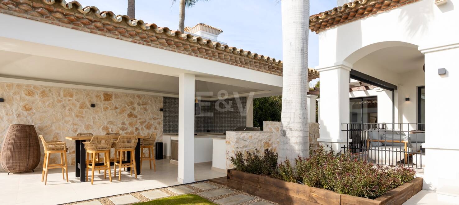 Stunning Andalusian Villa with Spectacular Sea Views in Exclusive Gated Community