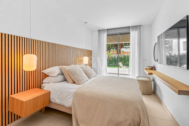 Live the Mediterranean: apartment with private garden steps from the sea