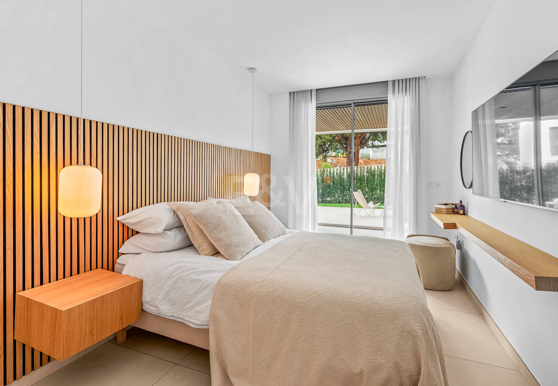 Live the Mediterranean: apartment with private garden steps from the sea