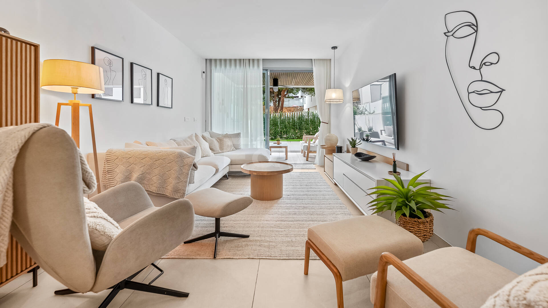 Vive el Mediterráneo: apartamento con jardín privado a pasos del mar