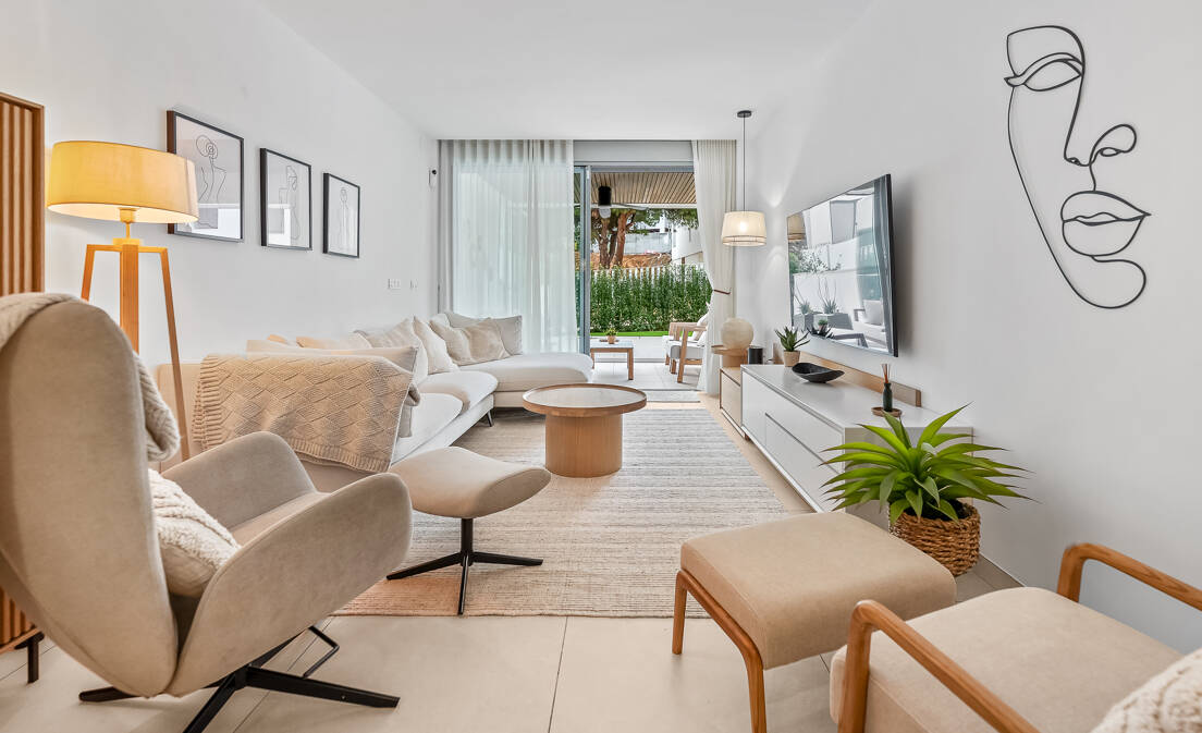 Bo Medelhavet: Lägenhet med privata trädgårdssteg från havet