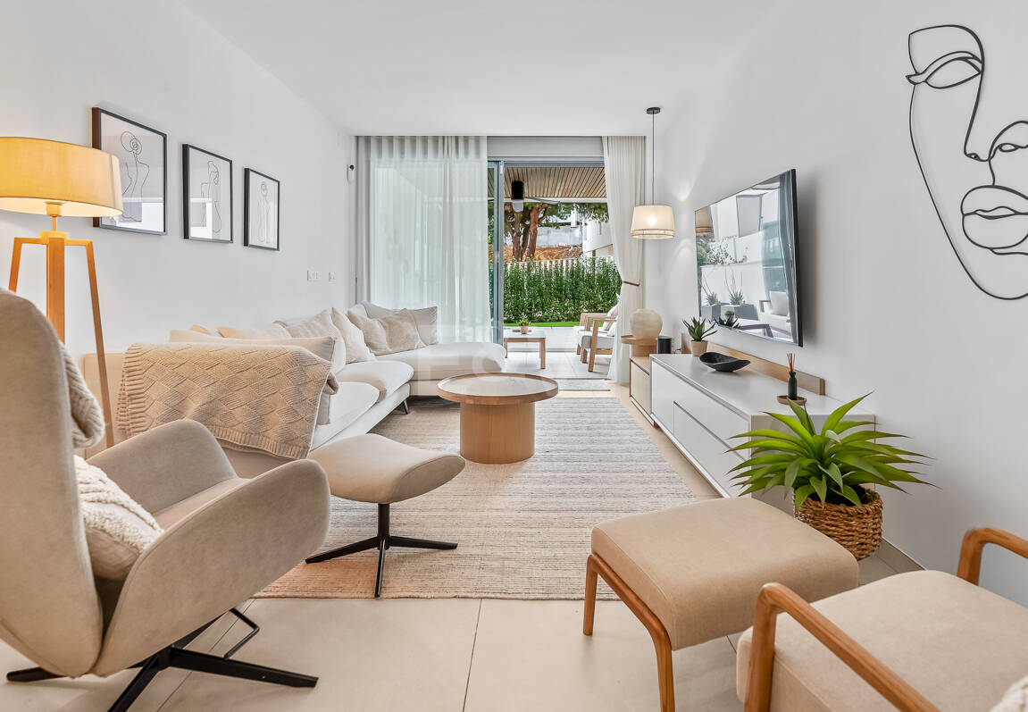 Live the Mediterranean: apartment with private garden steps from the sea