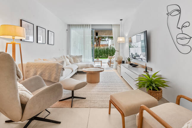 Live the Mediterranean: apartment with private garden steps from the sea