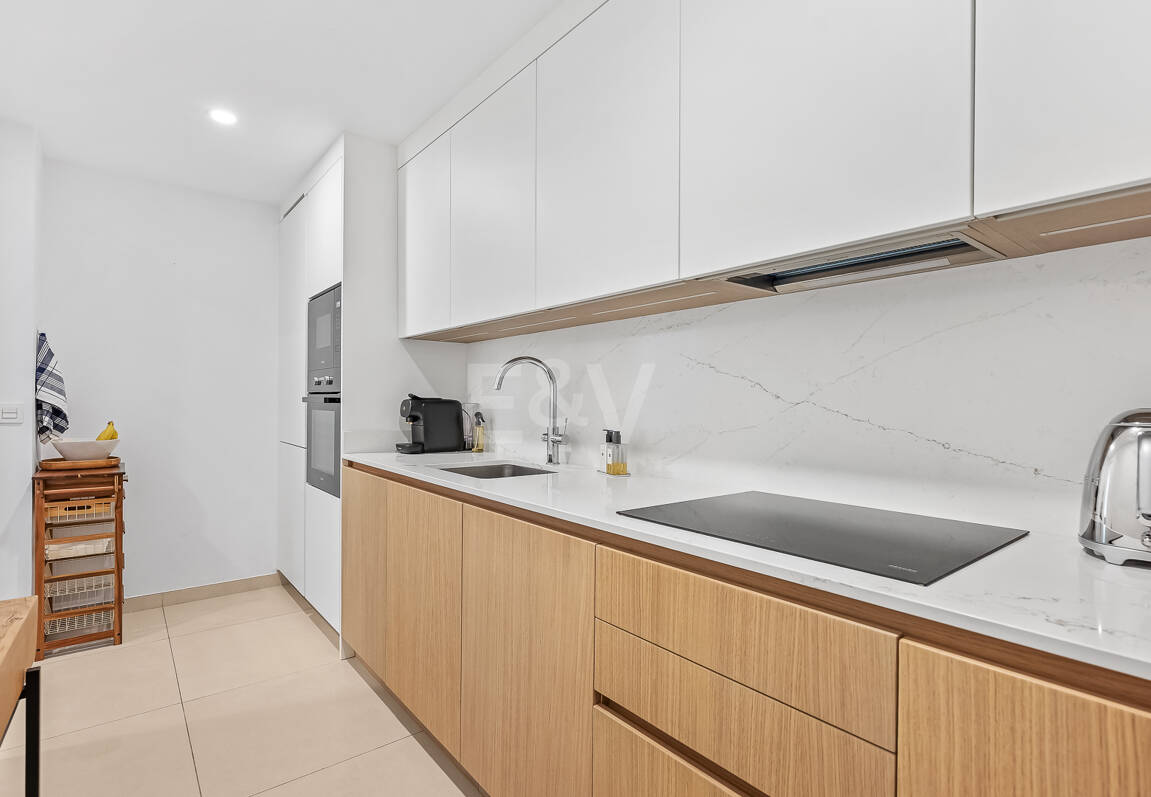 Live the Mediterranean: apartment with private garden steps from the sea