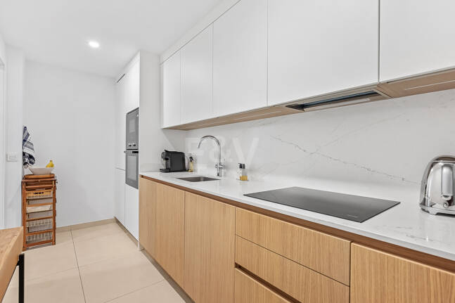 Live the Mediterranean: apartment with private garden steps from the sea