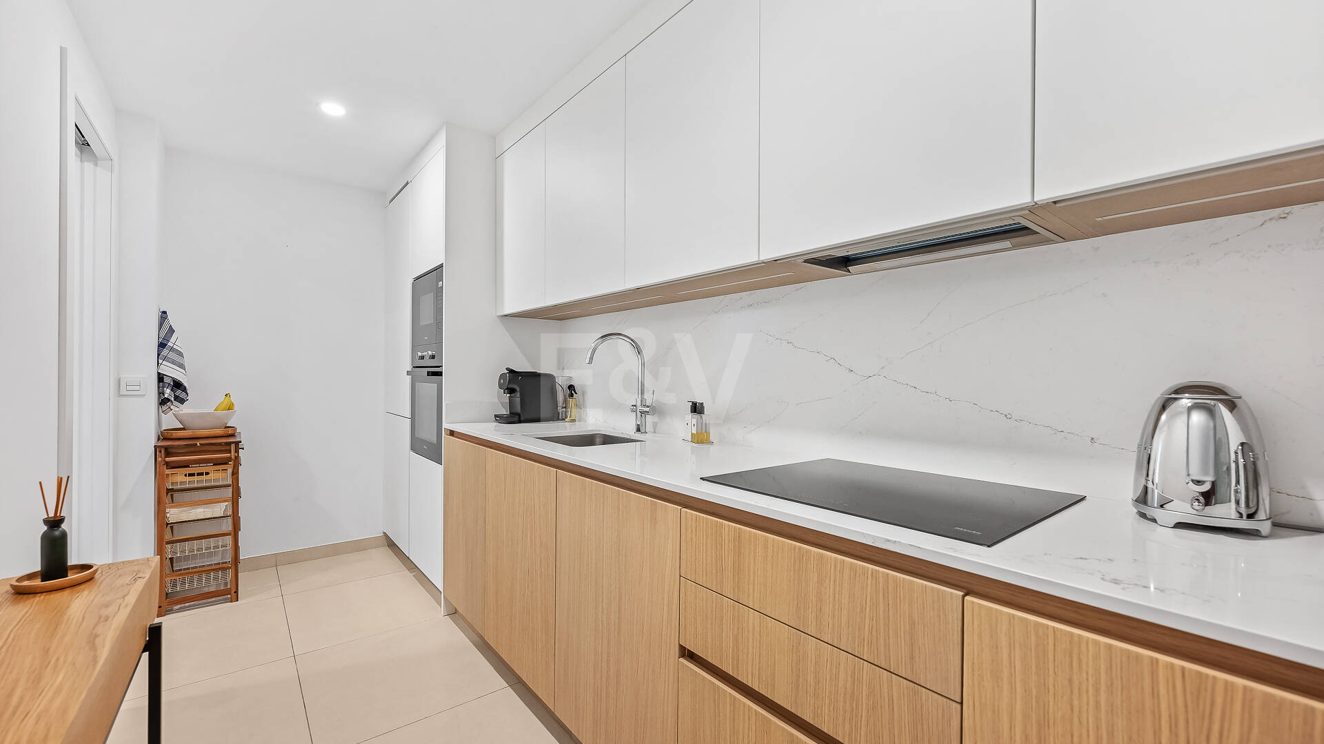 Vive el Mediterráneo: apartamento con jardín privado a pasos del mar