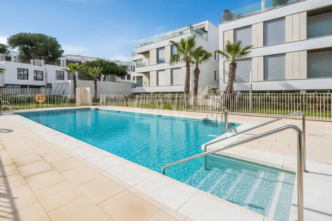 Live the Mediterranean: apartment with private garden steps from the sea