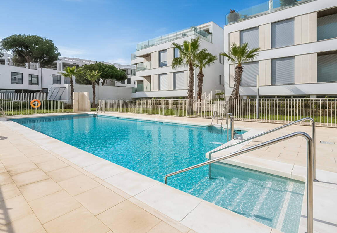 Live the Mediterranean: apartment with private garden steps from the sea