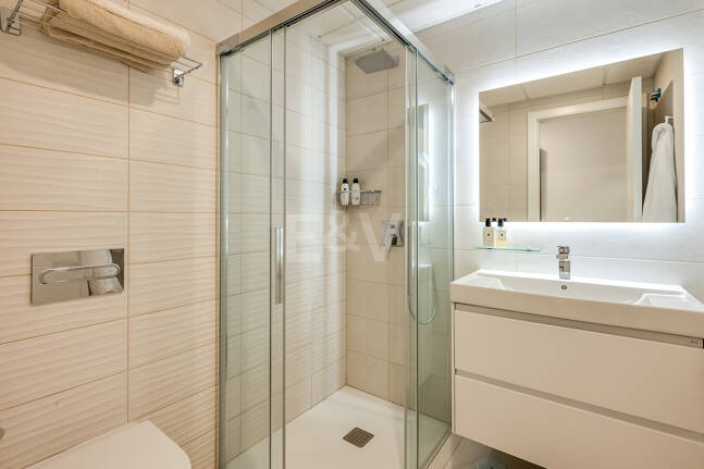 Live the Mediterranean: apartment with private garden steps from the sea