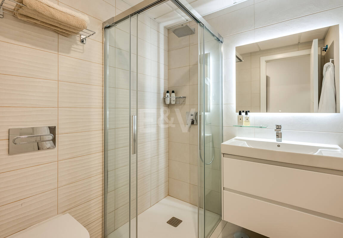 Live the Mediterranean: apartment with private garden steps from the sea