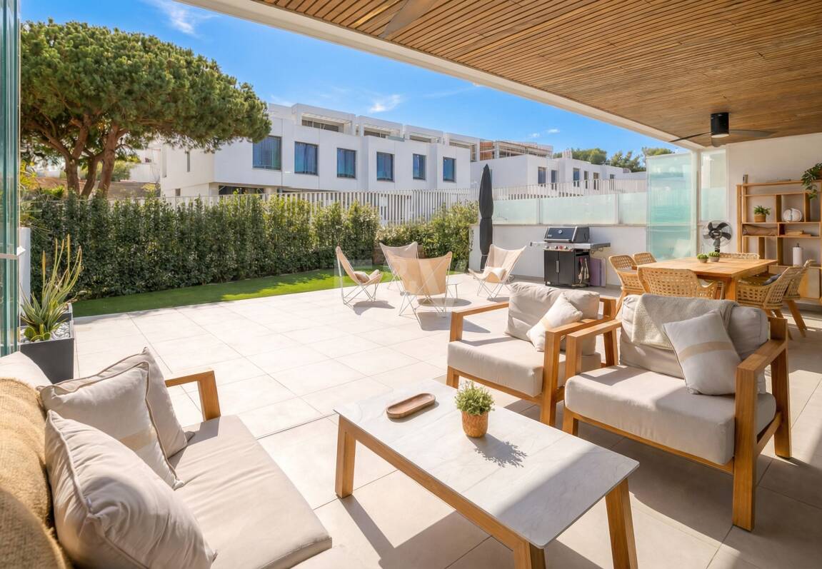 Live the Mediterranean: apartment with private garden steps from the sea