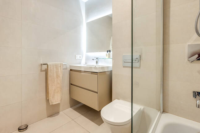 Live the Mediterranean: apartment with private garden steps from the sea