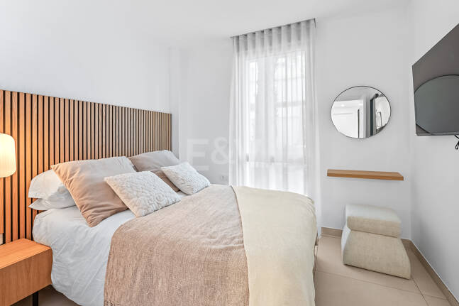 Live the Mediterranean: apartment with private garden steps from the sea