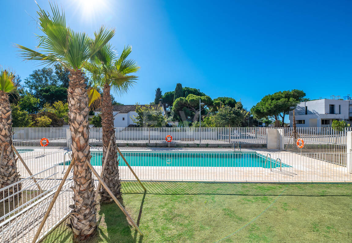 Live the Mediterranean: apartment with private garden steps from the sea