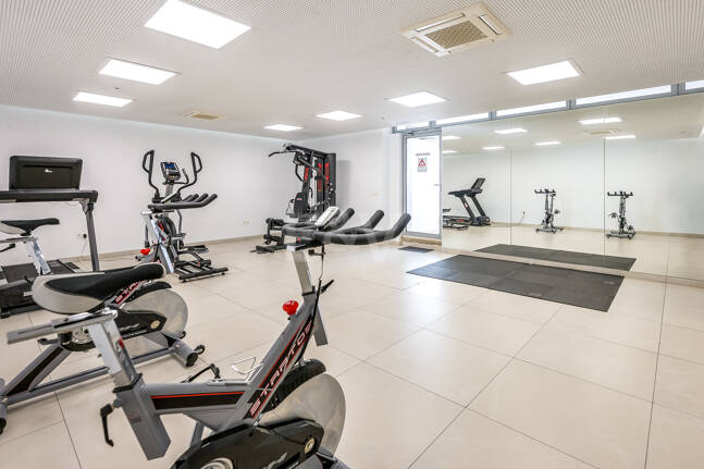 Live the Mediterranean: apartment with private garden steps from the sea