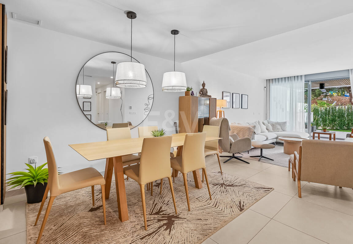 Live the Mediterranean: apartment with private garden steps from the sea