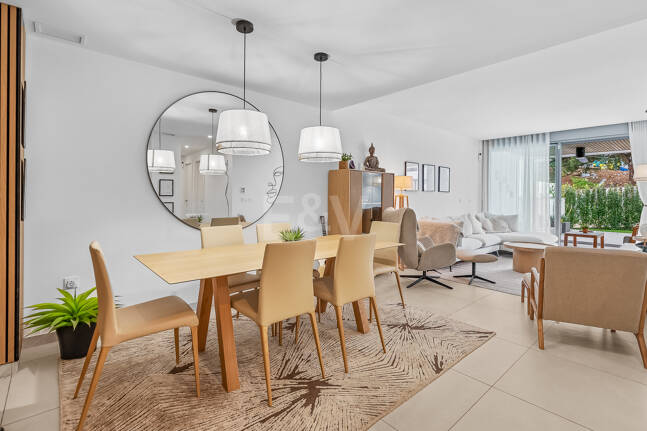 Live the Mediterranean: apartment with private garden steps from the sea