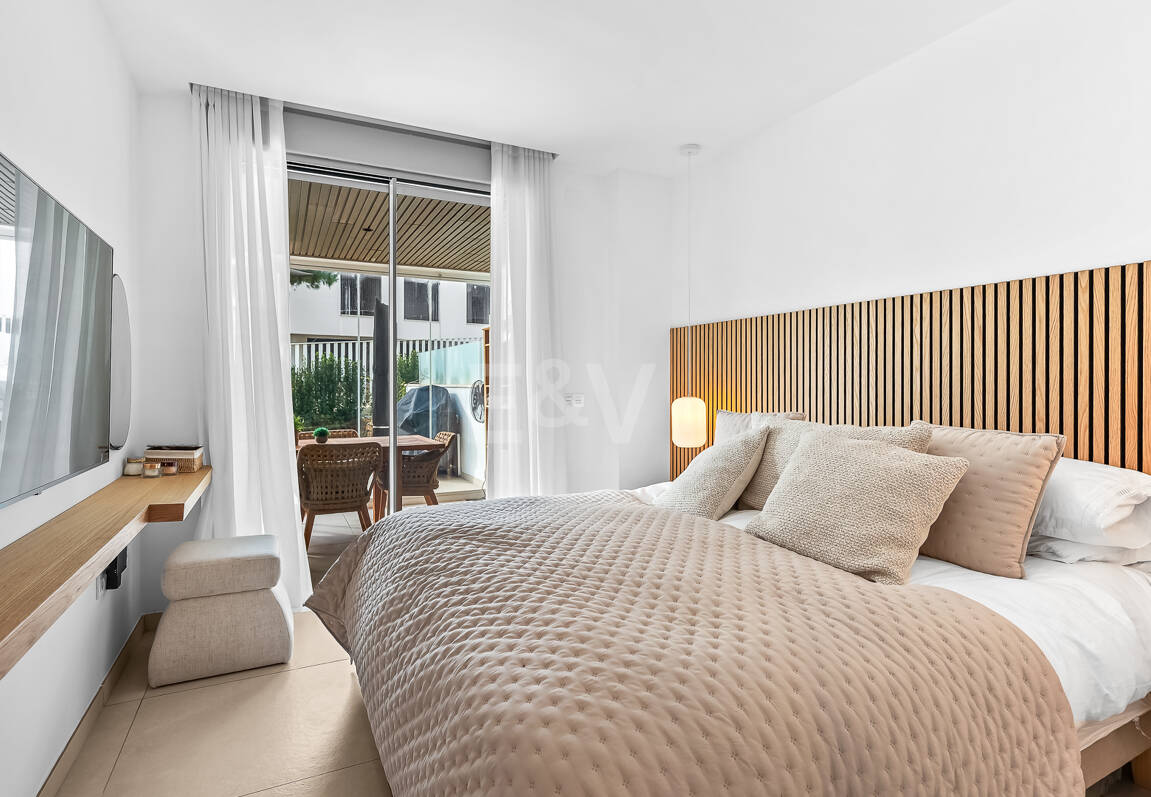 Live the Mediterranean: apartment with private garden steps from the sea