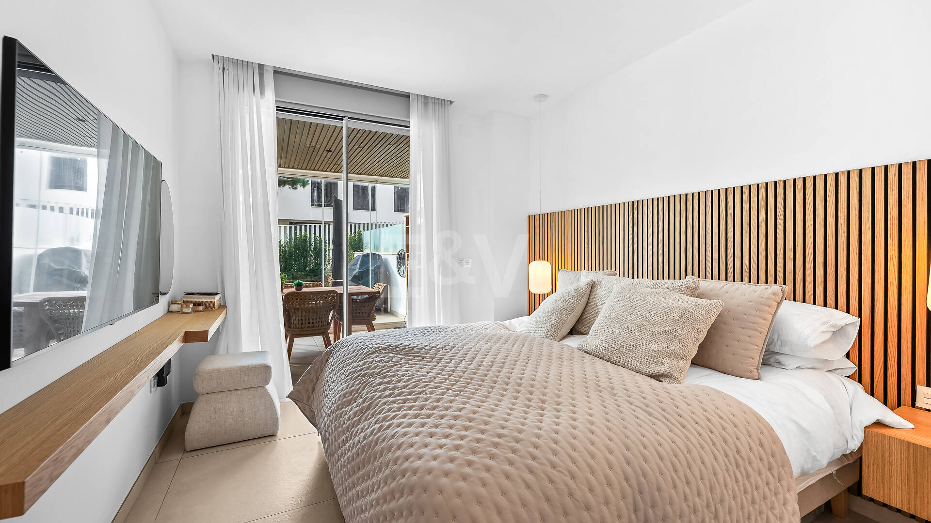 Vive el Mediterráneo: apartamento con jardín privado a pasos del mar