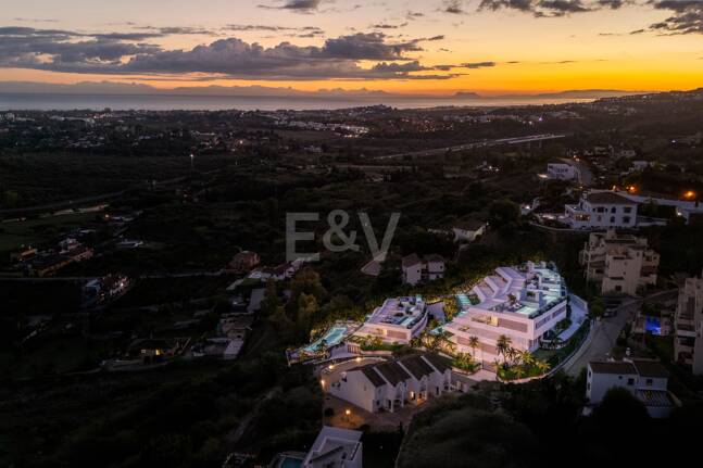 New-Build Penthouse with Sea-View Terraces, Private Rooftop Leisure Level and Resort-Style Facilities