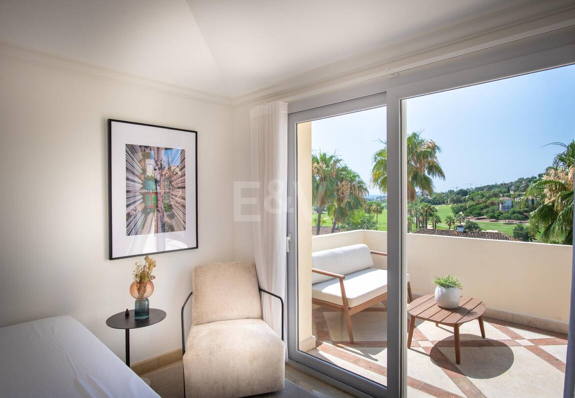 Wunderschönes Penthouse-Duplex mit Panoramablick auf Golfplatz und Meer