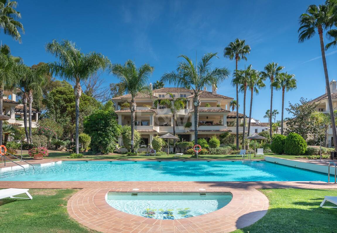 Wunderschönes Penthouse-Duplex mit Panoramablick auf Golfplatz und Meer