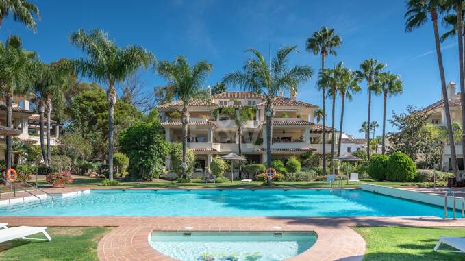Beautiful Penthouse Duplex in Nueva Andalucía with Panoramic Golf and Sea Views