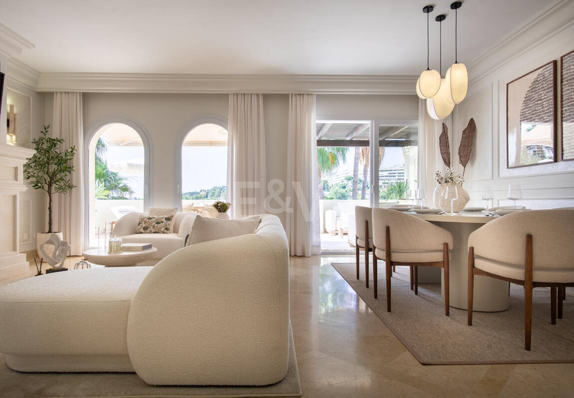 Wunderschönes Penthouse-Duplex mit Panoramablick auf Golfplatz und Meer