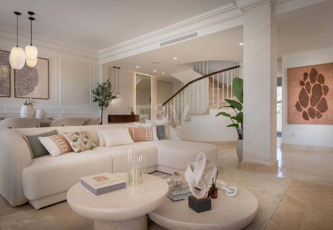 Wunderschönes Penthouse-Duplex mit Panoramablick auf Golfplatz und Meer