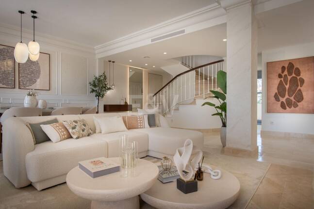 Wunderschönes Penthouse-Duplex mit Panoramablick auf Golfplatz und Meer