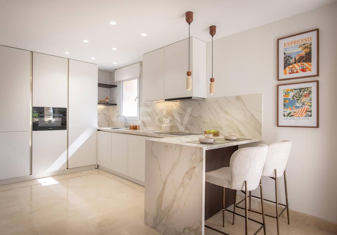 Beau Penthouse Duplex avec Panoramic Golf et vue sur la mer