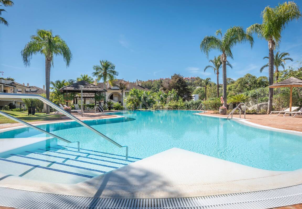 Wunderschönes Penthouse-Duplex mit Panoramablick auf Golfplatz und Meer