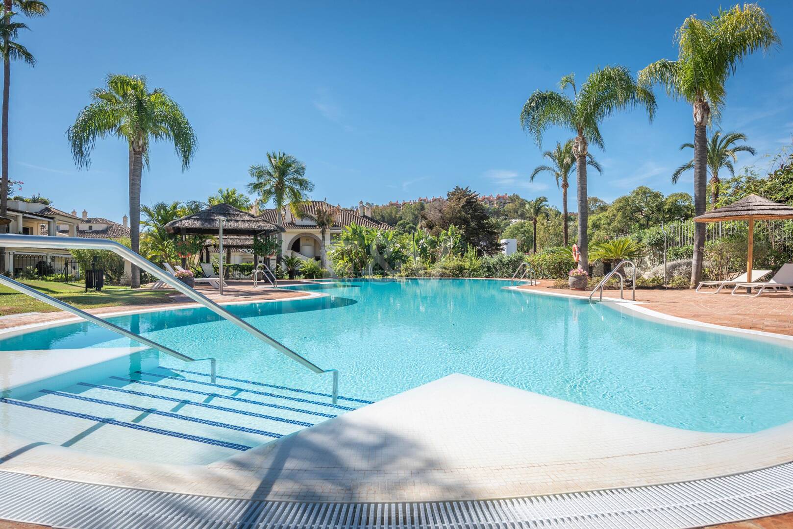 Wunderschönes Penthouse-Duplex mit Panoramablick auf Golfplatz und Meer