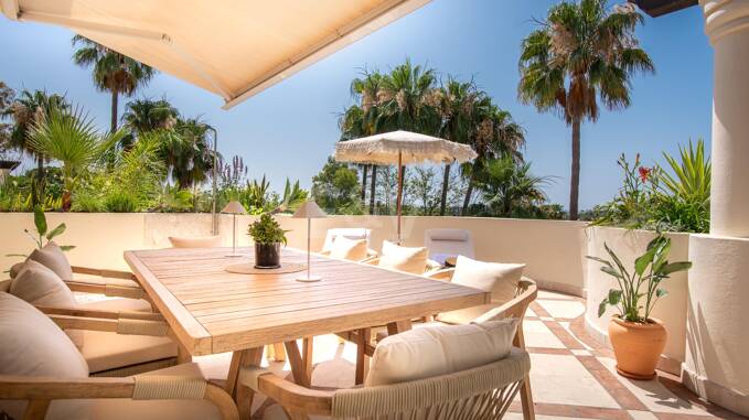 Beautiful Penthouse Duplex in Nueva Andalucía with Panoramic Golf and Sea Views