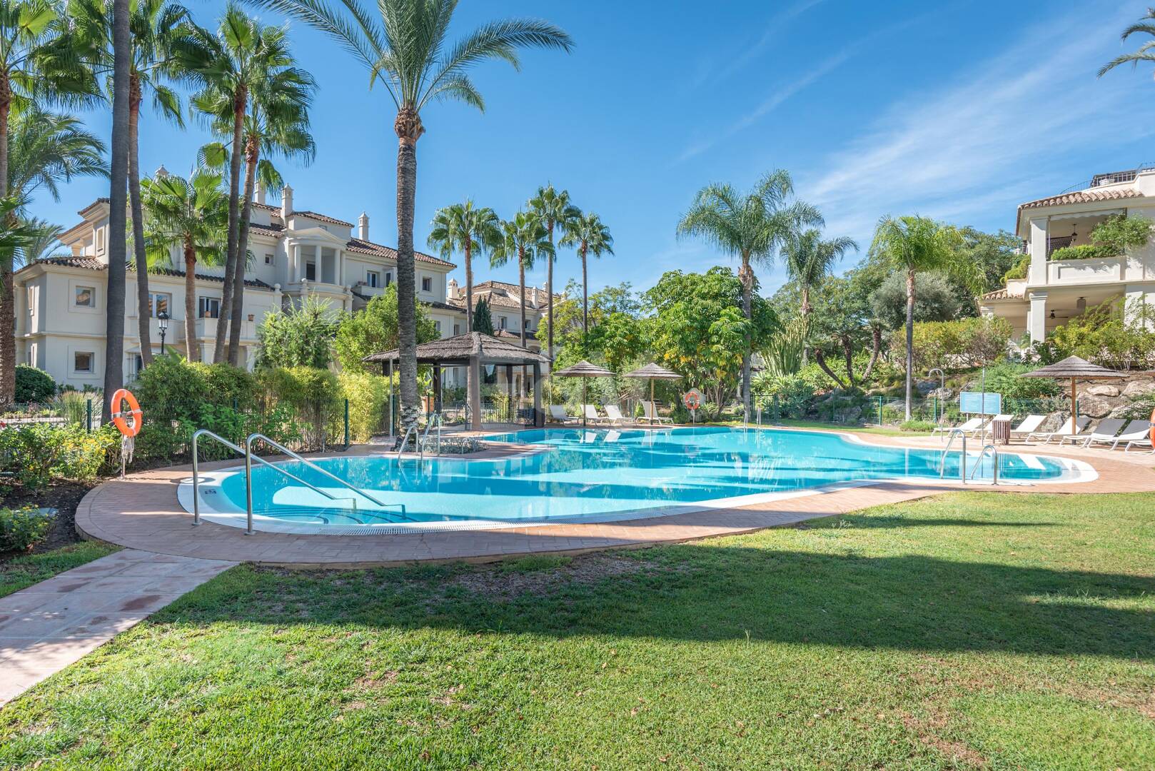 Wunderschönes Penthouse-Duplex mit Panoramablick auf Golfplatz und Meer